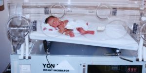 The miracle story of a 900-gram baby in an incubator
